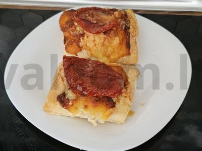 Sluoksniuota tešla su sūriu ir džiovintais pomidorais Žingsnis 7