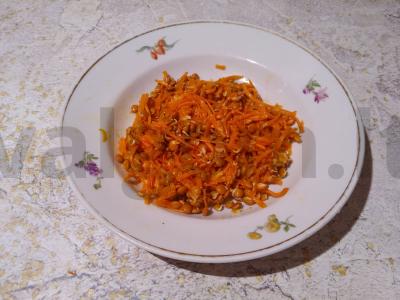 „Raudonas“ salotas pagrindine nuotrauka