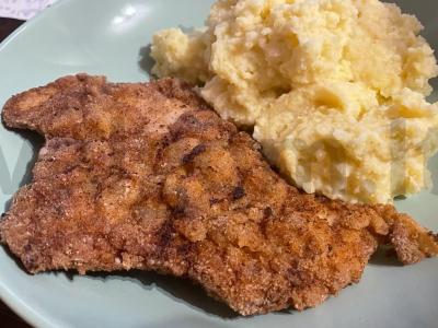 Kiaulienos šnicelis su prieskoniais pagrindine nuotrauka