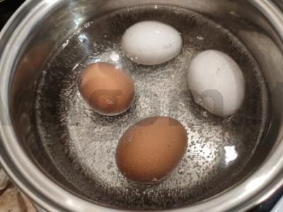 Sluoksniuotas salotas su rūkytomis vištienos krūtinėlėmis Žingsnis 1