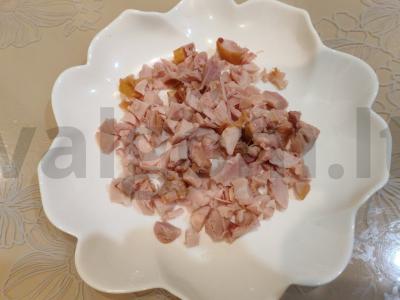 Sluoksniuotas salotas su rūkytomis vištienos krūtinėlėmis Žingsnis 6