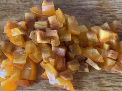 Vaisių salotos su mango, persimonu, vynuogėmis ir jogurtu Žingsnis 1