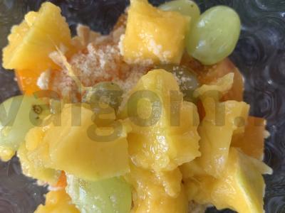 Vaisių salotos su mango, persimonu, vynuogėmis ir jogurtu Žingsnis 5