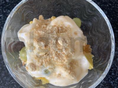 Vaisių salotos su mango, persimonu, vynuogėmis ir jogurtu Žingsnis 6