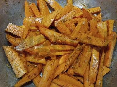 Keptas batatas su ciberžole ir žolelėmis Žingsnis 2