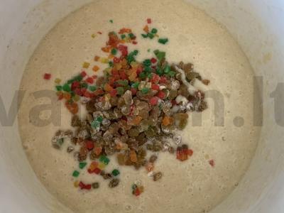 Kūlė su razinomis ir cukatais Žingsnis 6