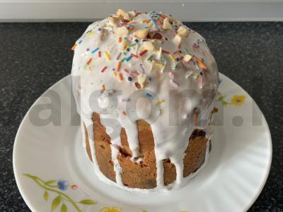 Kūlė su razinomis ir cukatais pagrindine nuotrauka