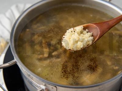 Šči su kiauliena ir grybais Žingsnis 10