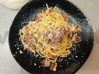 Makaronai „Carbonara“ su rūkyta šonine pagrindine nuotrauka