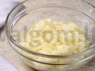 Svogūnų kotletai Žingsnis 1