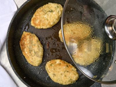 Svogūnų kotletai Žingsnis 6