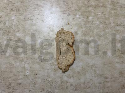 Sumuštinis su konservuotais žirneliais ir šprotais Žingsnis 1