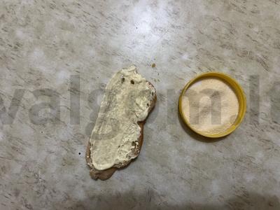 Sumuštinis su konservuotais žirneliais ir šprotais Žingsnis 3