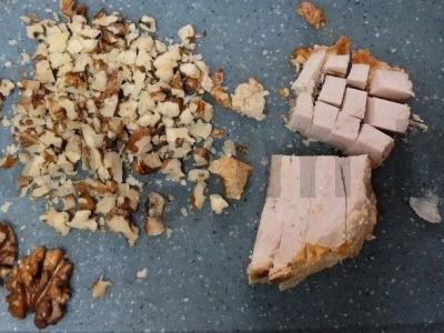 Salotas su rukola, pupelėmis, šonine ir riešutais Žingsnis 2