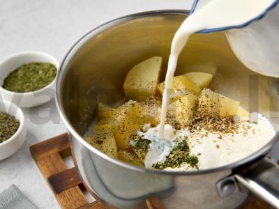 Balsaminiai grybai su kale ir bulvėmis Žingsnis 7