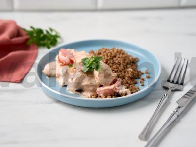 Vištiena su padažu lėtoje viryklėje pagrindine nuotrauka