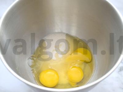 Šarlotė su bananas orkaitėje Žingsnis 1