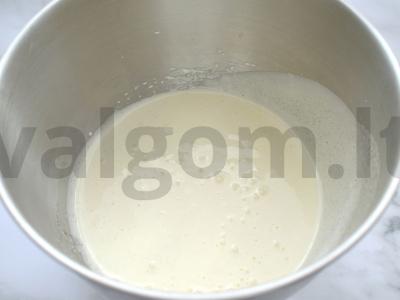 Šarlotė su bananas orkaitėje Žingsnis 2