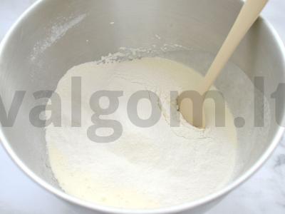 Šarlotė su bananas orkaitėje Žingsnis 3