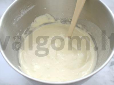 Šarlotė su bananas orkaitėje Žingsnis 4