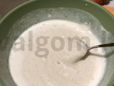 Manų pyragas su kefyru Žingsnis 2