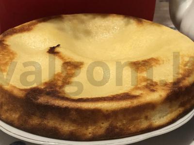 Manų pyragas su kefyru pagrindine nuotrauka