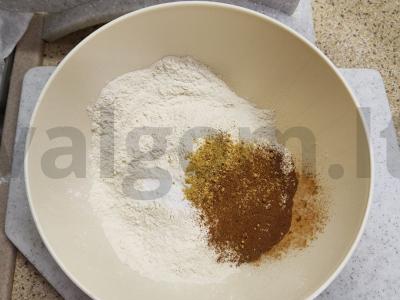 Imbieriniai naujametiniai sausainiai Žingsnis 1