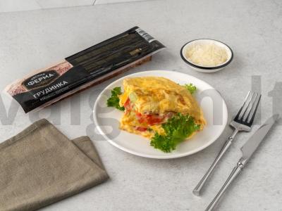 Sluoksniuotas omletas su šonine pagrindine nuotrauka