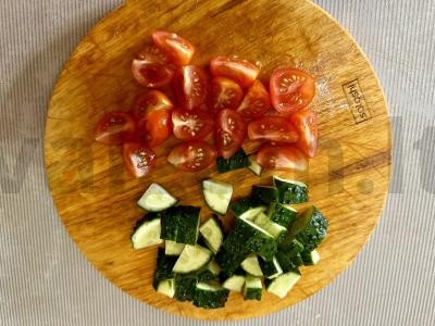 Salotas su daržovėmis, rukola ir kiaušiniu Žingsnis 2