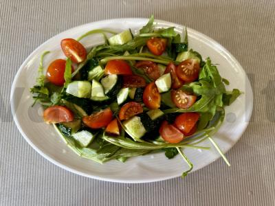 Salotas su daržovėmis, rukola ir kiaušiniu Žingsnis 3