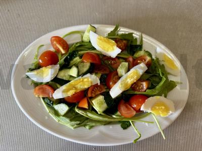 Salotas su daržovėmis, rukola ir kiaušiniu Žingsnis 4