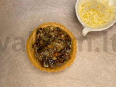 Tartaletė su svogūnais, grybais ir sūriu Žingsnis 5