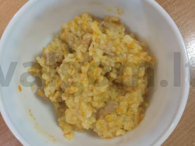 Plovas su kiauliena pietums pagrindine nuotrauka