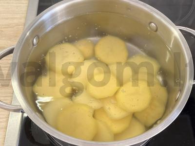 Tartiflette su kamamberu Žingsnis 1