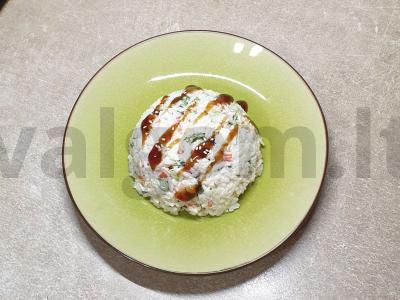 Salotos su nori jūros dumbliais ir ryžiais pagrindine nuotrauka