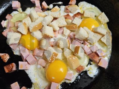 Omletas su doktorine dešra ir korėjietiška morkų salota Žingsnis 2