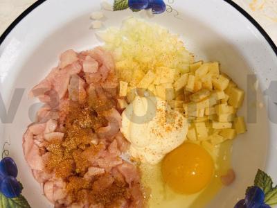 Pjaustytos vištienos kotletai su sūriu Žingsnis 1