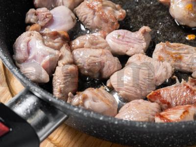 Troškinta kalakutiena su daržovėmis Žingsnis 2