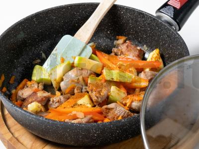 Troškinta kalakutiena su daržovėmis Žingsnis 4