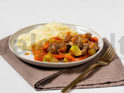 Troškinta kalakutiena su daržovėmis pagrindine nuotrauka