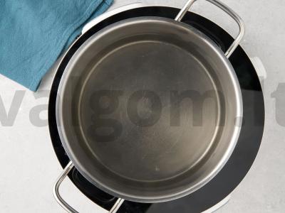 Agurkai pomidorų marinate žiemai Žingsnis 4