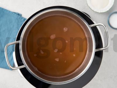 Agurkai pomidorų marinate žiemai Žingsnis 7