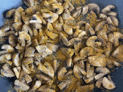 Kari grybai su grikių koše Žingsnis 2