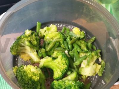 Vištienos krūtinėlė su garuose troškintomis daržovėmis Žingsnis 4