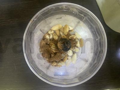 Šokoladiniai sausainiai su migdolais iš 3 ingredientų Žingsnis 1