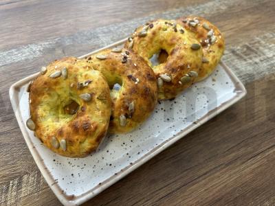 Varškės žiedai su sūriu ir krapais arbatai pagrindine nuotrauka