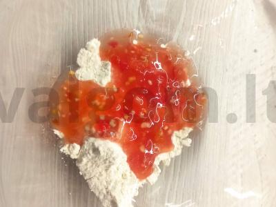 Kepti tešlos pagaliukai su aštriu pomidorų padažu Žingsnis 1