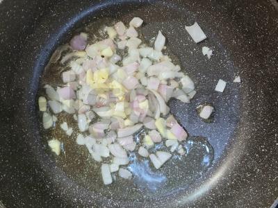 Vištienos filė su havajų mišiniu keptuvėje Žingsnis 1