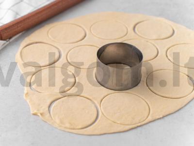 Pyragėliai su pienu ir vyšniomis Žingsnis 4