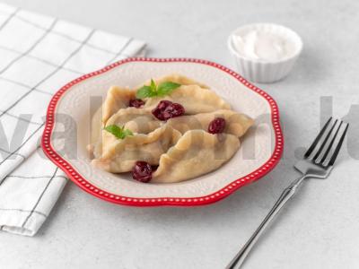 Pyragėliai su pienu ir vyšniomis pagrindine nuotrauka